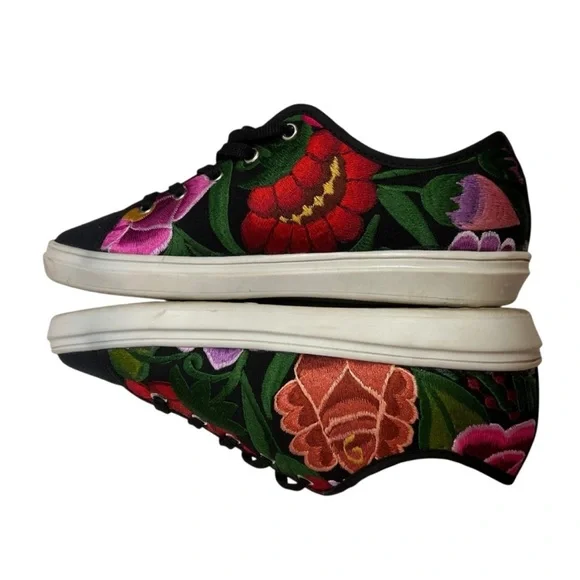 Fair-trade ONI Artisan-Made Floral Embroidered Zinacantán Black Sneakers Size 8